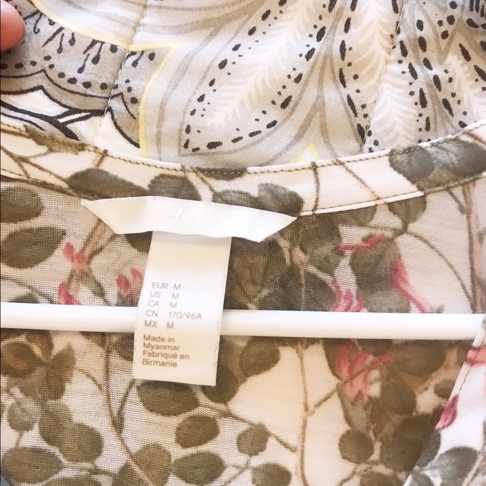 H&M Top - Picture 4 of 5